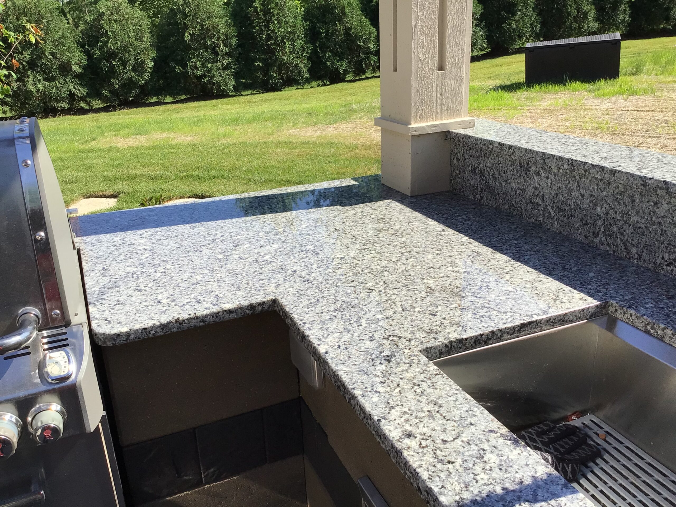 outdoor kitchen with countertop | GMD Surfaces in Chicagoland and Northwest Indiana
