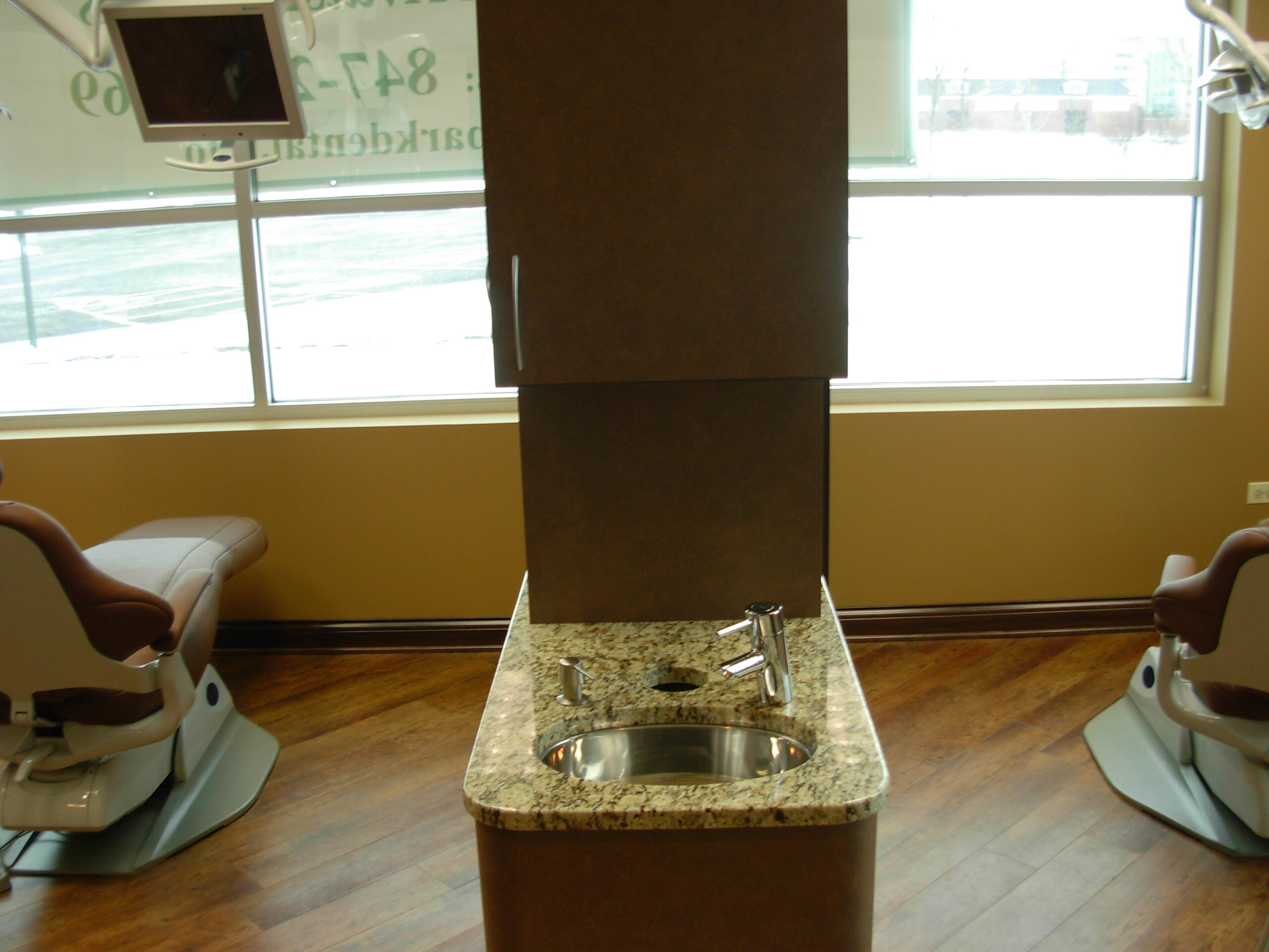 small countertop around sink in medical office | GMD Surfaces in Chicagoland and Northwest Indiana