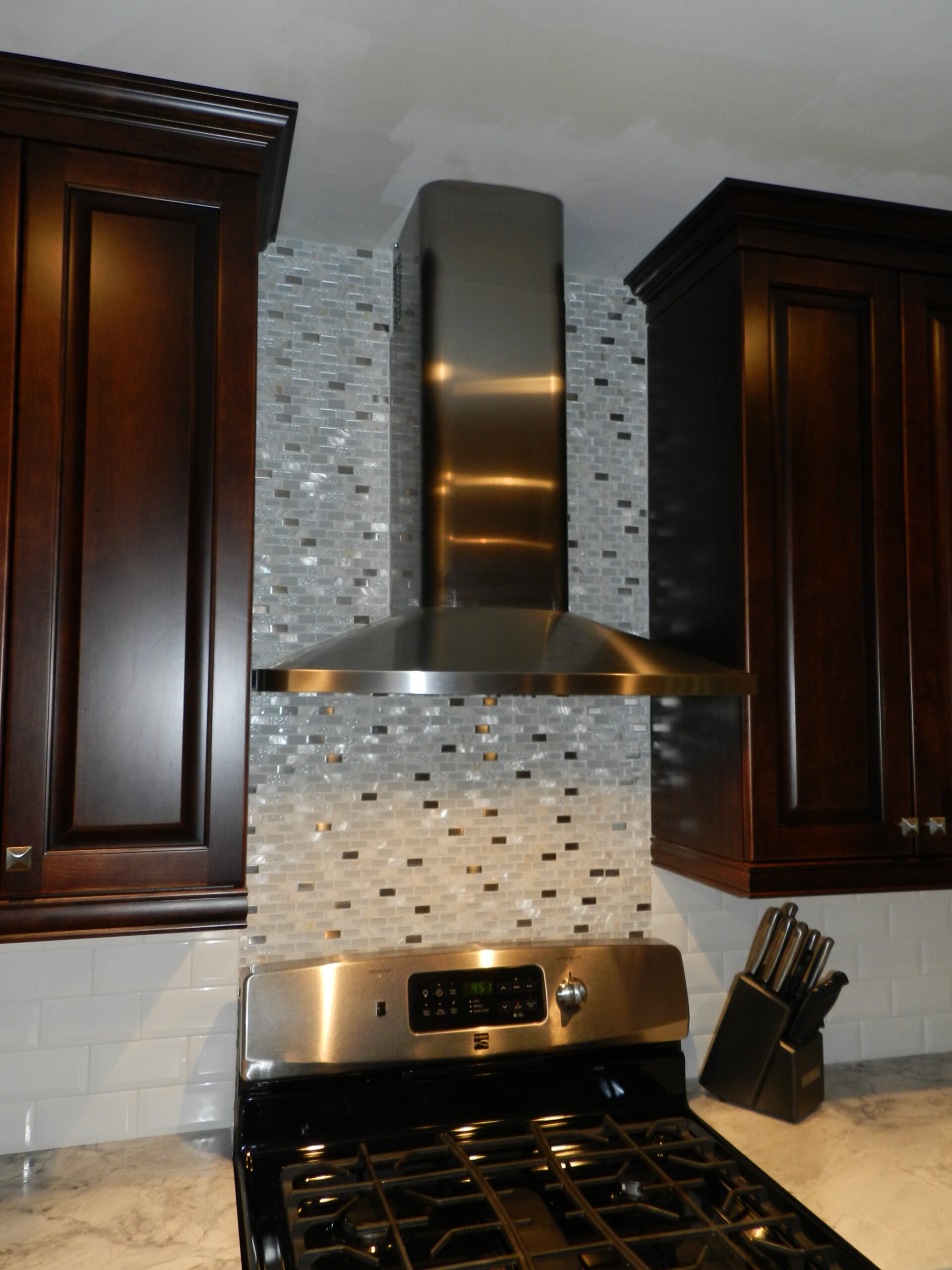 decorative backsplash behind range and countertops in kitchen | GMD Surfaces in Chicagoland and Northwest Indiana