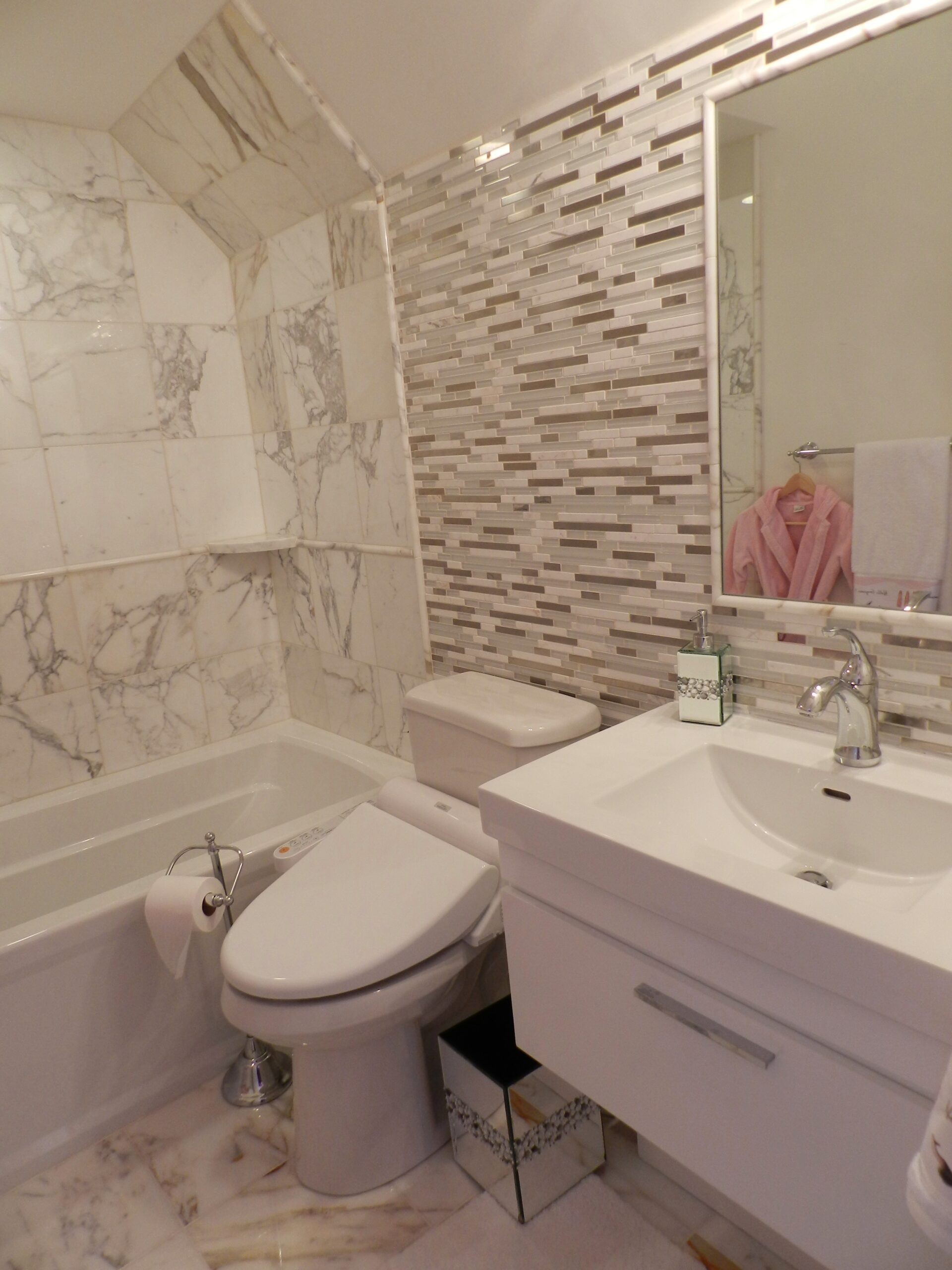 mixed pattern bathroom wall with shower in bathroom | GMD Surfaces in Chicagoland and Northwest Indiana