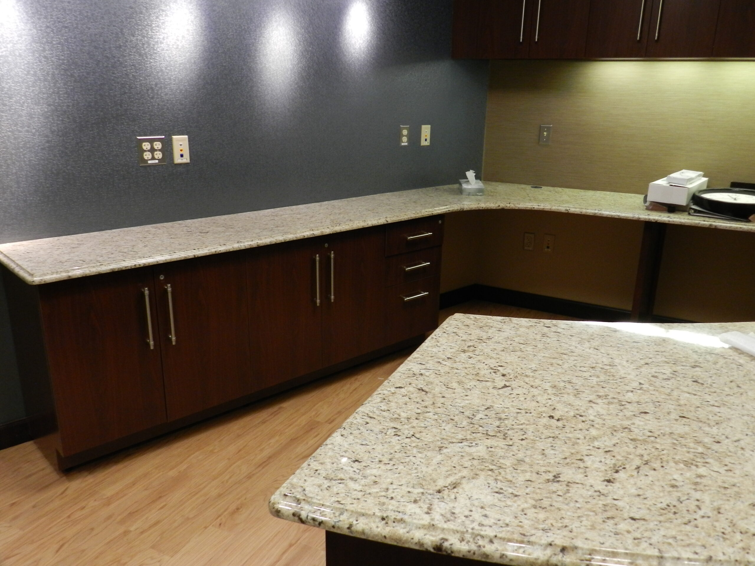 office space countertop | GMD Surfaces in Chicagoland and Northwest Indiana