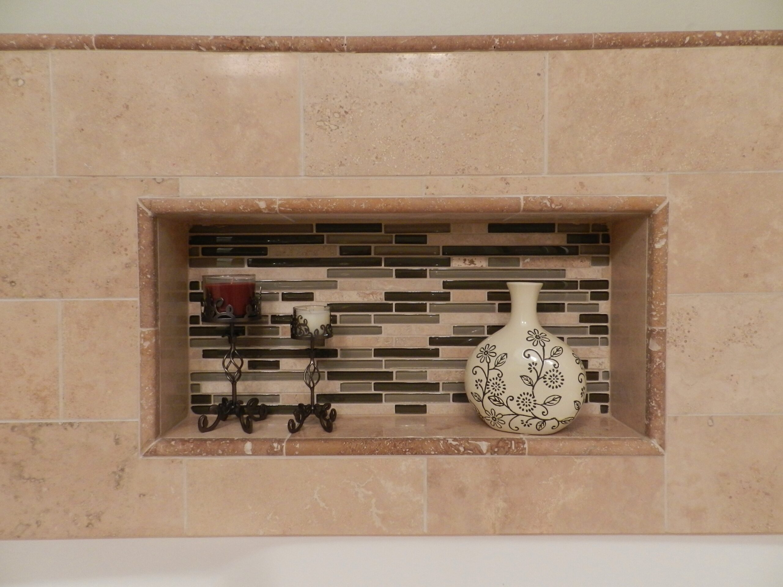 detail inset shelf with mosaic tile | GMD Surfaces in Chicagoland and Northwest Indiana