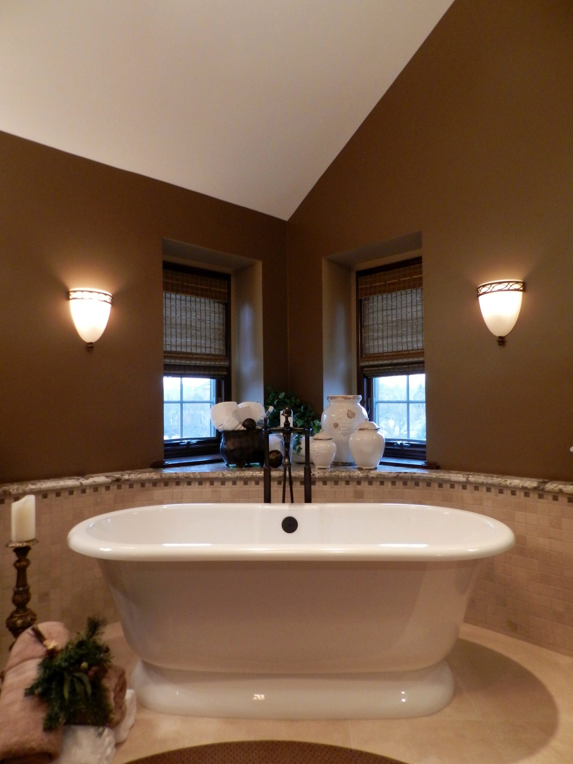 bathtub with bath surround | GMD Surfaces in Chicagoland and Northwest Indiana