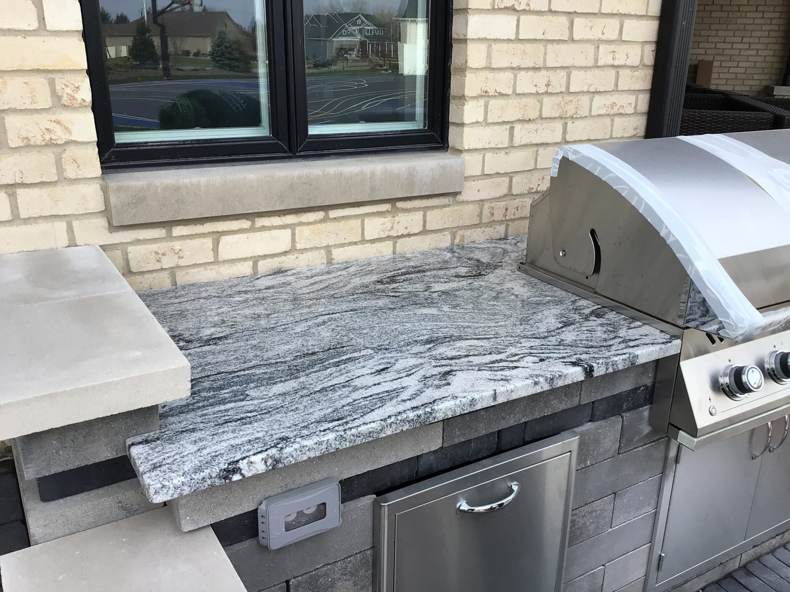outdoor living countertop next to grill | GMD Surfaces in Chicagoland and Northwest Indiana